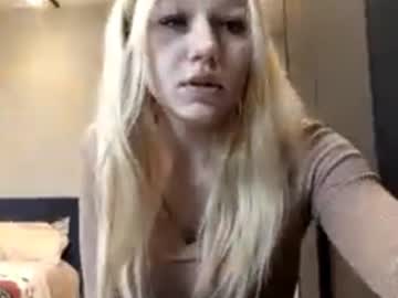 Nicole, live webcam girl, age 18, streaming now, 18, blonde
