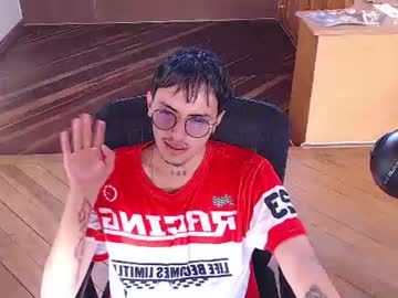 Teo, live webcam girl, age 24, from CO, streaming now, twink, smoke