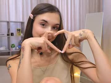 Belle, live webcam girl, age 20, streaming now, skinny, smalltits
