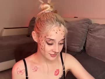 Viola, live webcam girl, age 18, streaming now, halloween, young