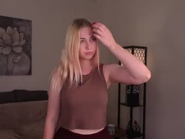 Lisa, live webcam girl, age 18, streaming now, shy, new