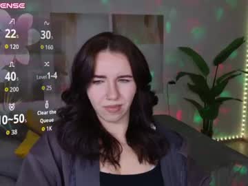 TriciaDaisy, live webcam girl, age 20, streaming now, natural, teen