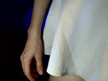 trioa, live webcam girl, age 23, streaming now, milk, young