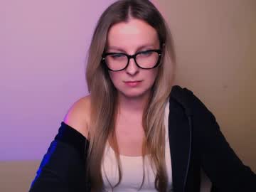 Mia, live webcam girl, age 28, streaming now, new, shy