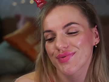 Sophie, live webcam girl, age 27, from UA, streaming now, blonde, tease