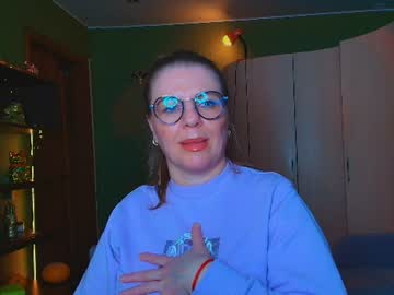 VeronikawGold, live webcam girl, age 34, streaming now, lovense, young