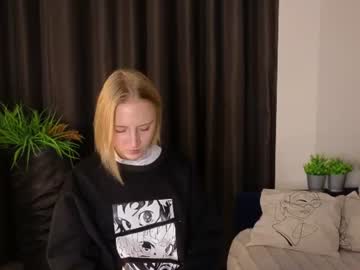 veyrasenn, live webcam girl, age 18, streaming now, teen, shy