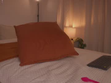 victoria__rossi, live webcam girl, age 22, from CO, streaming now, latina, petite