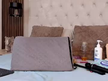 VICTORIA SANDOVAL, live webcam girl, age 19, from CO, streaming now, atm, latina