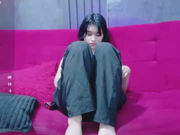 Violet, live webcam girl, age 18, from CO, streaming now, latina, cute