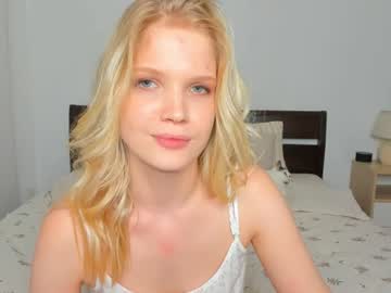 Chloe❤, live webcam girl, age 18, streaming now, 18, smalltits