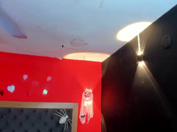 YAYA, live webcam girl, age 23, from CO, streaming now, squirt, anal