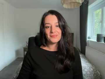 Cassie, live webcam girl, from GB, streaming now, british, milf