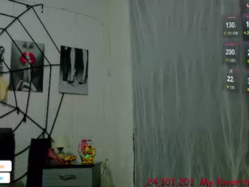 Zhara, live webcam girl, age 29, from CO, streaming now, pantyhose, legs
