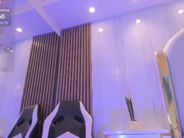 Zhara🌸, live webcam girl, age 18, from CO, streaming now, skinny, 18