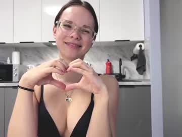 Caroline, live webcam girl, age 19, streaming now, teen, bigass