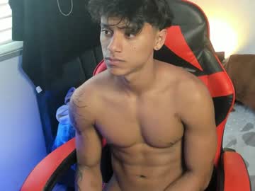 zyzz, live webcam girl, age 19, from CO, streaming now, lovense, muscle