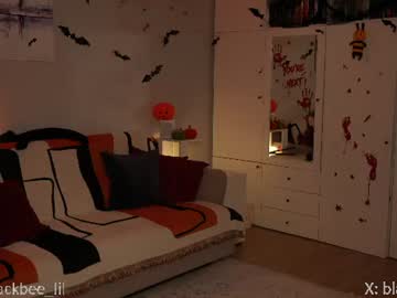 Lili, live webcam girl, streaming now, erotic, smile