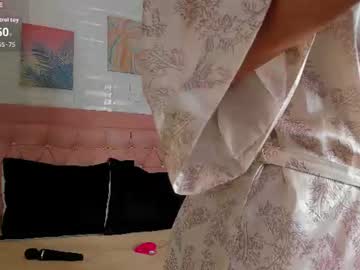 Mia, live webcam girl, age 37, from CO, streaming now, mommy, bigass