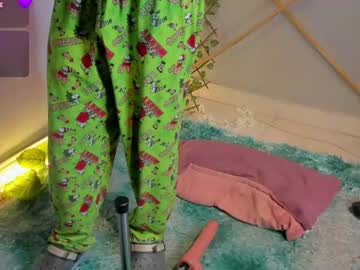 Taylor, live webcam girl, age 20, from CO, streaming now, daddy, lovense