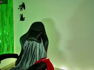 Alli, live webcam girl, age 28, from CO, streaming now, feet, natural