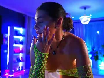 Chris, live webcam girl, from RO, streaming now, new, bigboobs