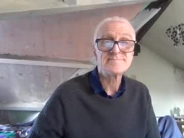 Andrew, live webcam girl, age 68, from GB, streaming now, mature, british