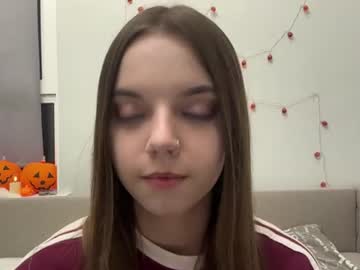 Lisa💜, live webcam girl, age 18, streaming now, natural, teen