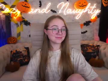 Arina, live webcam girl, age 19, from UA, streaming now, bigass, feet
