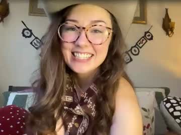 Bella, live webcam girl, from US, streaming now, tattoo, hairy