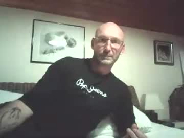 David, live webcam girl, from FR, outside, hairy