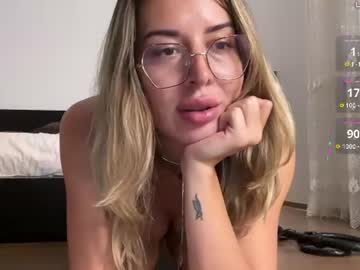 blondevenom, live webcam girl, age 29, from RO, streaming now, squirt, blonde