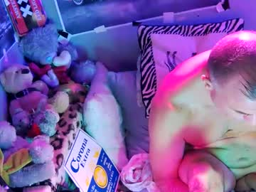 LightingHigh :), live webcam girl, age 36, from HU, streaming now, analplug, masturbate