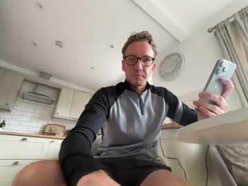 brettbigdee, live webcam girl, from GB, streaming now, straight, uncut
