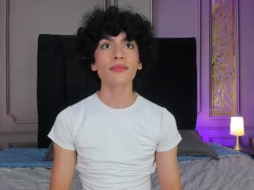 Valentine Reyes 🌸, live webcam girl, age 19, from CO, streaming now, trans, femboy