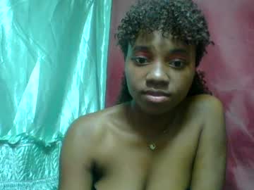 Caamillaah, live webcam girl, age 18, from MG, streaming now, lovense, teen