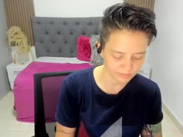🎀, live webcam girl, age 24, from CO, streaming now, shorthair, shy