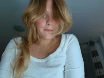 carolinelion, live webcam girl, age 25, streaming now, lovense, youngbeauty