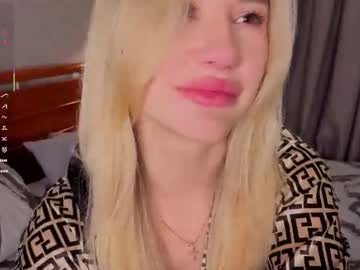 Mia, live webcam girl, age 18, streaming now, bigass, teen