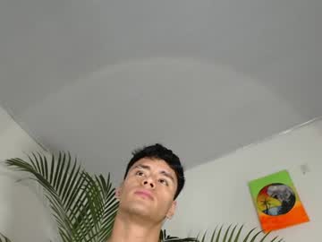 shiro, live webcam girl, age 21, from CO, streaming now, feet, gay