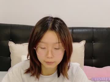 Fanny, live webcam girl, age 20, streaming now, feet, shy