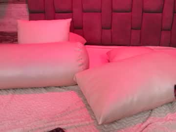 clhoe_bell, live webcam girl, from CO, streaming now, skinny, young