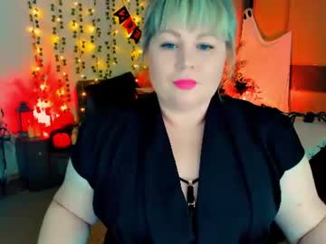 Anna, live webcam girl, streaming now, wifematerial, curves