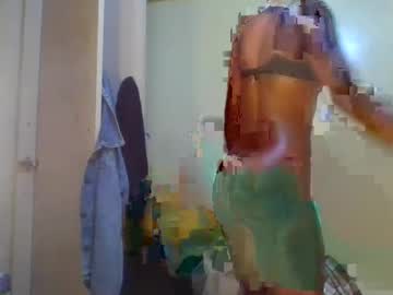 wildflower, live webcam girl, age 24, from KE, streaming now, oil, lesbian