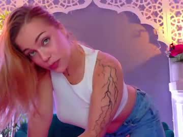 DashaPoshh, live webcam girl, age 31, streaming now, bigass, bigtits