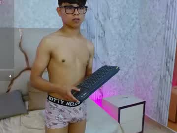 Dean 😍, live webcam girl, age 18, from CO, streaming now, feet, femboy