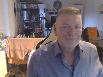 Strolchi, live webcam girl, age 99, from DE, streaming now