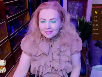 Delicacat, live webcam girl, from UA, streaming now, lovense, mature
