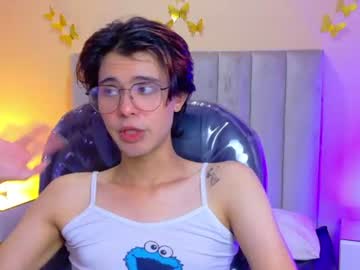 Derek Sinn, live webcam girl, age 20, from CO, streaming now, skinny, cum