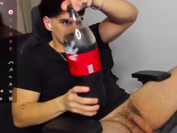 Derekcb, live webcam girl, age 25, from AR, streaming now, muscle, young